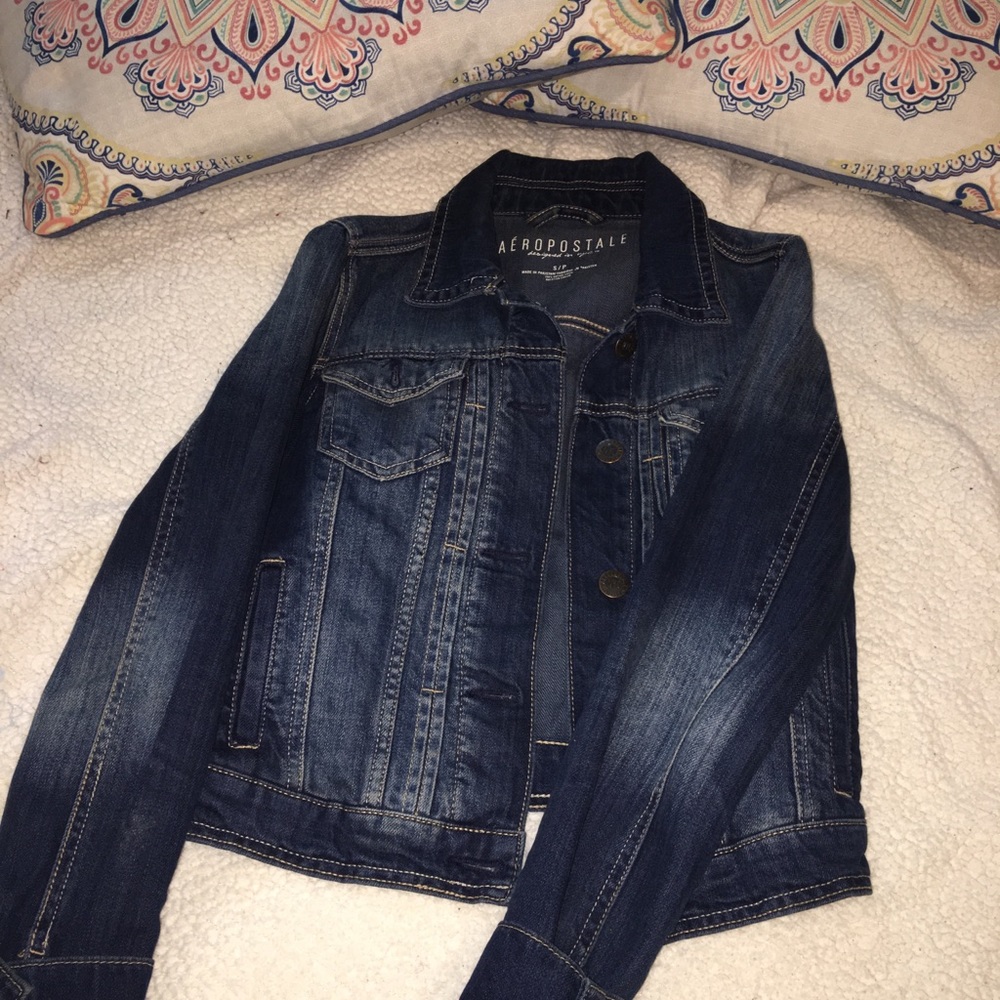 AERO denim jacket, size small 🦋